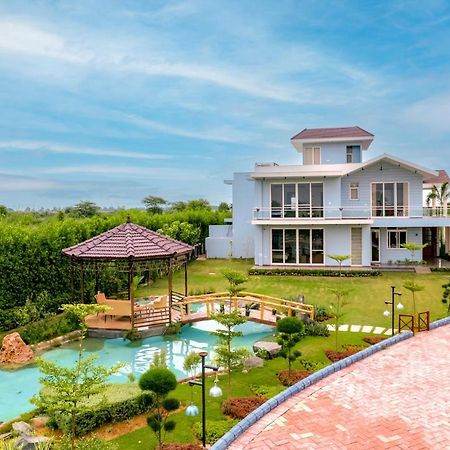 Stayvista At Serenity Farms With Pool, Lawn, Bonfire & Bbq Sohna Екстер'єр фото