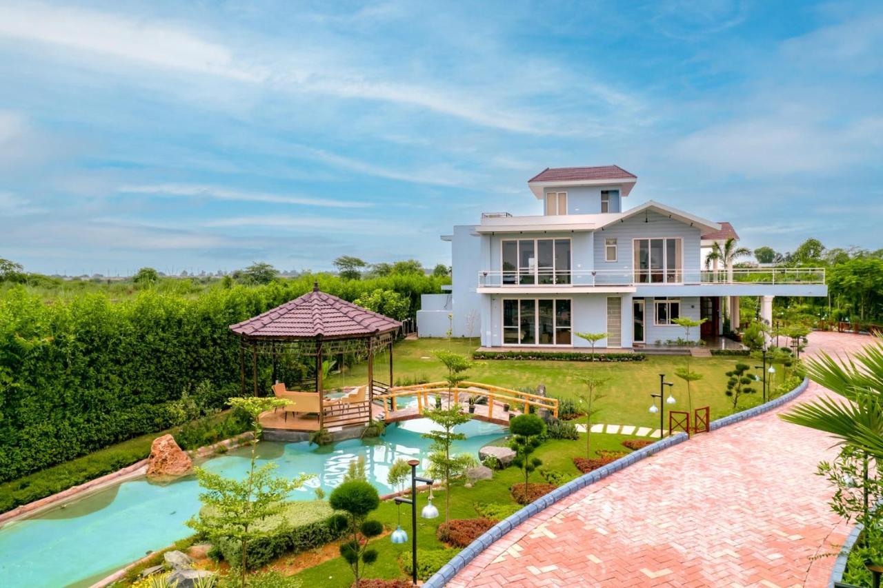 Stayvista At Serenity Farms With Pool, Lawn, Bonfire & Bbq Sohna Екстер'єр фото