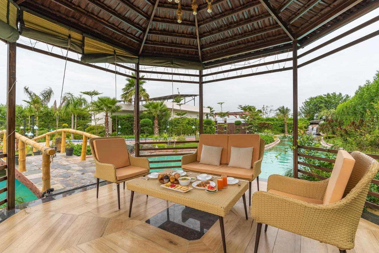 Stayvista At Serenity Farms With Pool, Lawn, Bonfire & Bbq Sohna Екстер'єр фото