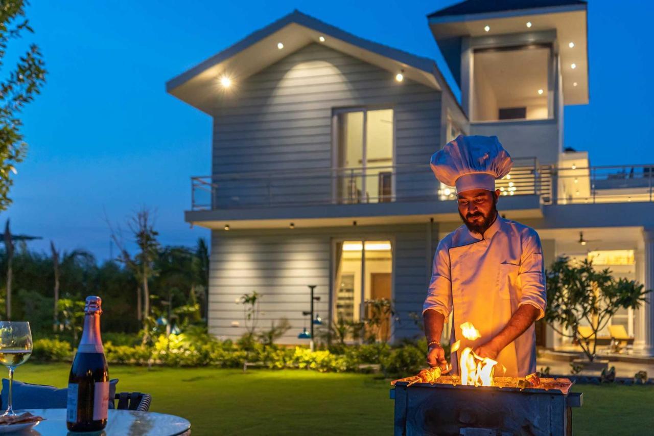Stayvista At Serenity Farms With Pool, Lawn, Bonfire & Bbq Sohna Екстер'єр фото