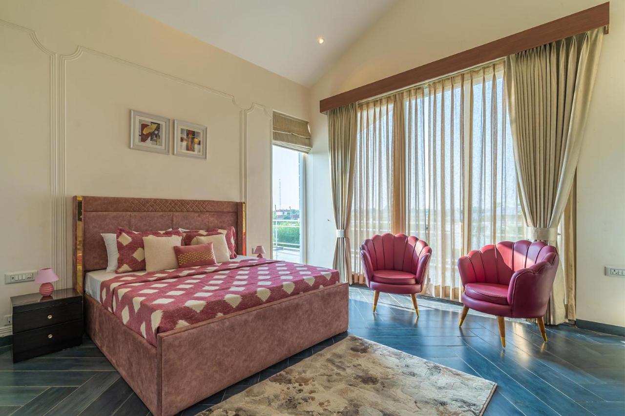Stayvista At Serenity Farms With Pool, Lawn, Bonfire & Bbq Sohna Екстер'єр фото