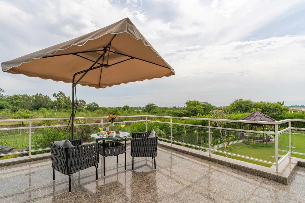 Stayvista At Serenity Farms With Pool, Lawn, Bonfire & Bbq Sohna Екстер'єр фото