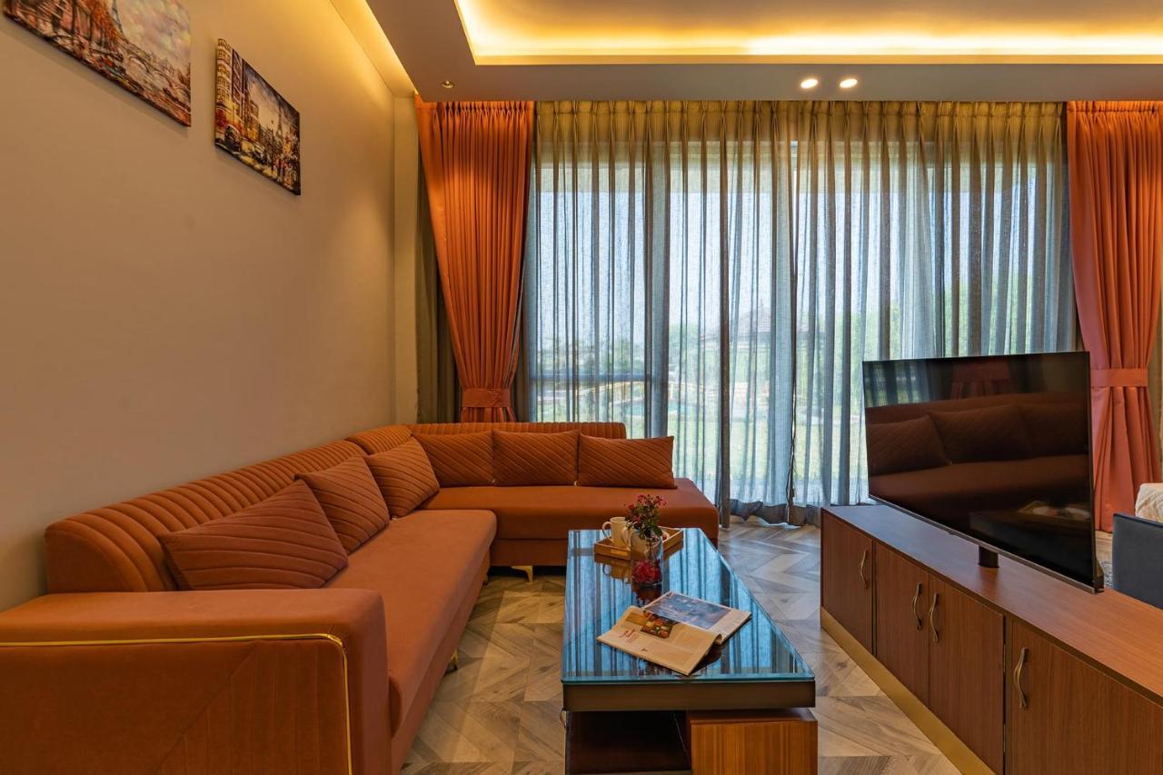 Stayvista At Serenity Farms With Pool, Lawn, Bonfire & Bbq Sohna Екстер'єр фото