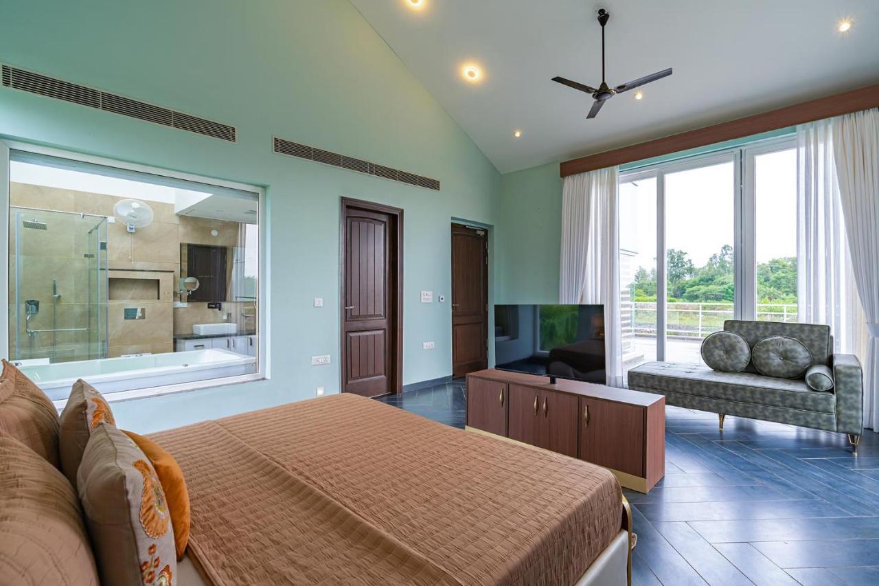 Stayvista At Serenity Farms With Pool, Lawn, Bonfire & Bbq Sohna Екстер'єр фото