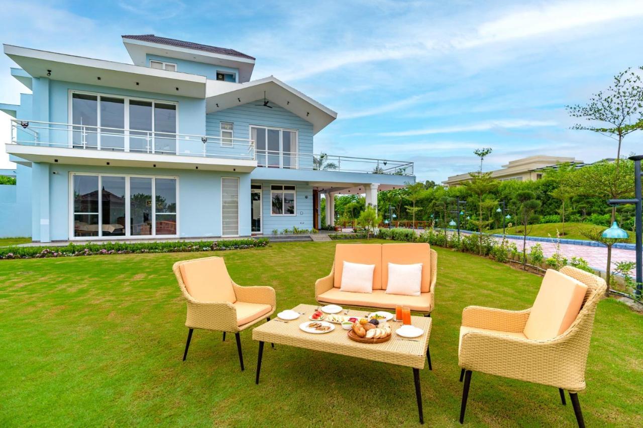 Stayvista At Serenity Farms With Pool, Lawn, Bonfire & Bbq Sohna Екстер'єр фото